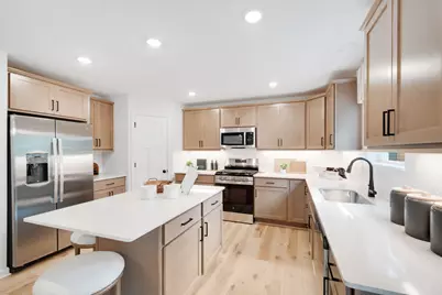 10517 Glenbrook Avenue S, Cottage Grove, MN 55016 - Photo 2