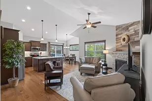 1305 Meadow Ct, Shakopee, MN 55379 - Photo 8