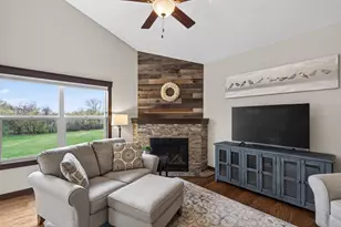 1305 Meadow Ct, Shakopee, MN 55379 - Photo 12