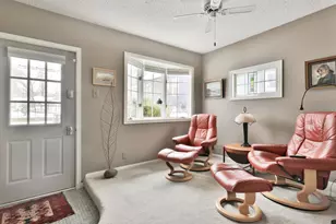 87 Quail St, Mahtomedi, MN 55115 - Photo 2