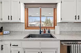 631 Conestoga Trail, Chanhassen, MN 55317 - Photo 6