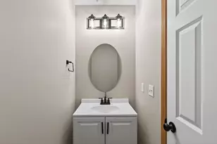 879 Braunworth Ct, Chaska, MN 55318 - Photo 16