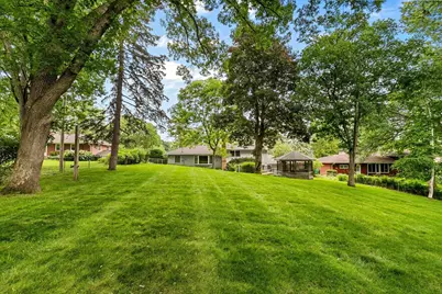 3081 Chatsworth Street N, Roseville, MN 55113 - Photo 2