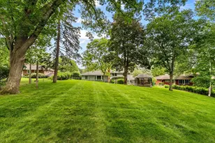 3081 Chatsworth St N, Roseville, MN 55113 - Photo 2