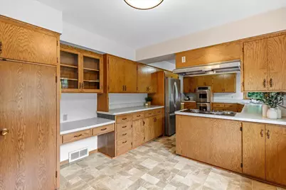 3081 Chatsworth Street N, Roseville, MN 55113 - Photo 8