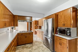 3081 Chatsworth St N, Roseville, MN 55113 - Photo 4
