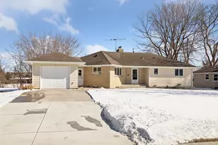 111 Sunrise Ave N, New Prague, MN 56071 - Photo 2