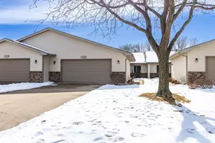 2224 Pinewood Dr, Shakopee, MN 55379 - Photo 2