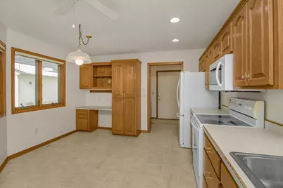 2224 Pinewood Drive, Shakopee, MN 55379 - Photo 10