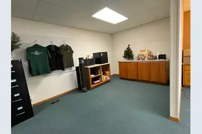 136 S Broadway, Wells, MN 56097 - Photo 6