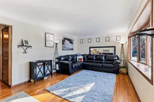 910 6th St W, Hastings, MN 55033 - Photo 2