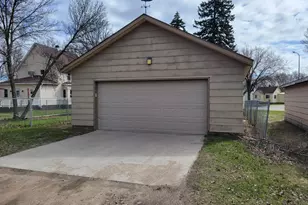 405 Riverside Ave S, Thief River Falls, MN 56701 - Photo 30