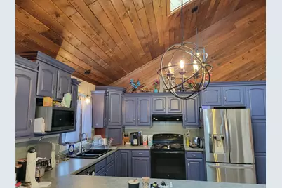 405 Riverside Avenue S, Thief River Falls, MN 56701 - Photo 2