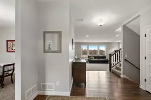 17163 Hollyhock Ct, Lakeville, MN 55044 - Photo 4