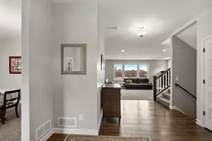 17163 Hollyhock Ct, Lakeville, MN 55044 - Photo 4