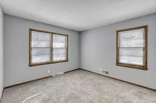 1800 Skyline Dr S, Burnsville, MN 55337 - Photo 12