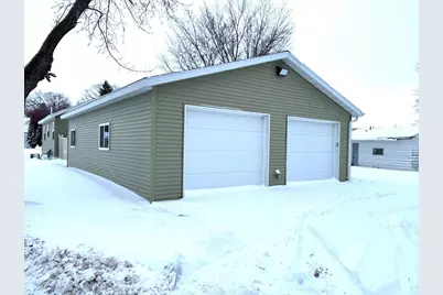225 Kneale Avenue N, Thief River Falls, MN 56701 - Photo 2