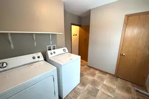 225 Kneale Ave N, Thief River Falls, MN 56701 - Photo 18