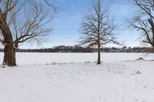 217 Peninsula Rd, Medicine Lake, MN 55441 - Photo 4