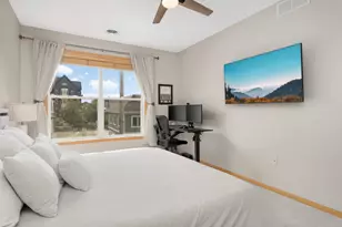 301 Oak Grove St, Minneapolis, MN 55403 - Photo 16