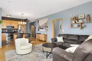 301 Oak Grove St, Minneapolis, MN 55403 - Photo 2