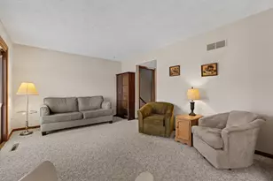 1656 Meadow Cir SE, Rochester, MN 55904 - Photo 10