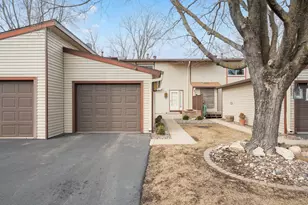 1656 Meadow Cir SE, Rochester, MN 55904 - Photo 2