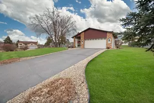 4614 Beacon Hill Rd, Eagan, MN 55122 - Photo 2