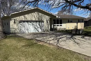 1805 Nelson Dr, Thief River Falls, MN 56701 - Photo 2
