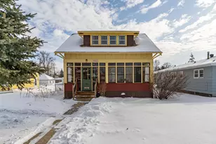 906 Stearns St, Crookston, MN 56716 - Photo 1