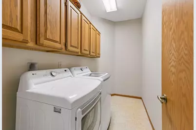 6843 Stonewood Court, Eden Prairie, MN 55346 - Photo 22