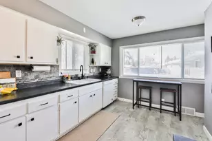 320 22nd Ave S, Moorhead, MN 56560 - Photo 8