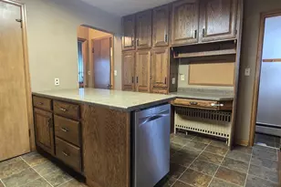 831 4th Ave SW, Pipestone, MN 56164 - Photo 8