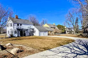 831 4th Ave SW, Pipestone, MN 56164 - Photo 2