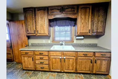 831 4th Avenue SW, Pipestone, MN 56164 - Photo 6