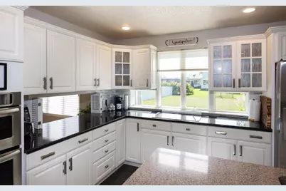 916 42nd Avenue N, Fargo, ND 58102 - Photo 16