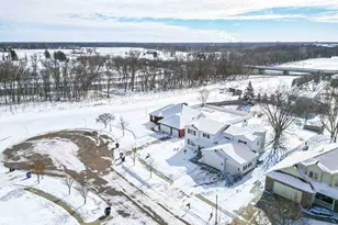 916 42nd Ave N, Fargo, ND 58102 - Photo 2