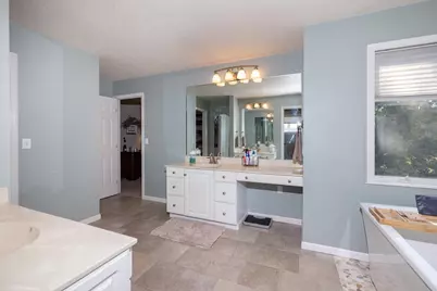 916 42nd Avenue N, Fargo, ND 58102 - Photo 32