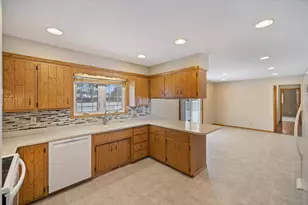 606 NE 3 Street NE, Dilworth, MN 56529 - Photo 4