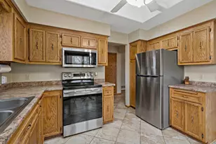 808 Bryant Ln, Burnsville, MN 55337 - Photo 4