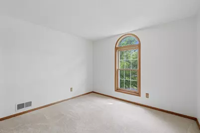 6621 Arlington Court, Chanhassen, MN 55317 - Photo 16