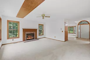 6621 Arlington Ct, Chanhassen, MN 55317 - Photo 2