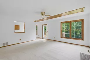 6621 Arlington Ct, Chanhassen, MN 55317 - Photo 4
