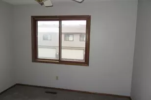 8761 N Maplebrook Cir, Brooklyn Park, MN 55445 - Photo 6