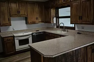 1002 Linden St, Luverne, MN 56156 - Photo 30