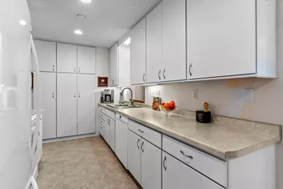 8425 Kell Avenue S, Bloomington, MN 55437 - Photo 14