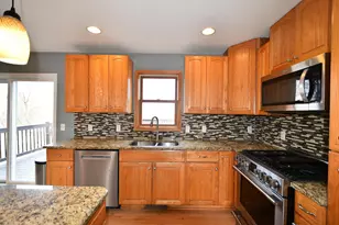 747 Willowmere Dr, Zumbrota, MN 55992 - Photo 8