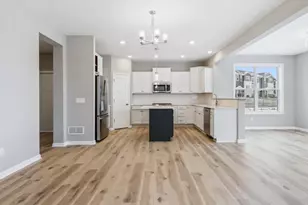 1943 Sparrow Dr, Shakopee, MN 55379 - Photo 4