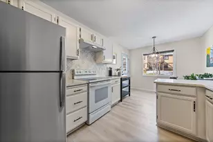 10746 Toledo Ct, Bloomington, MN 55437 - Photo 14