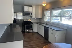 718 S Ramsey Ave, Litchfield, MN 55355 - Photo 2